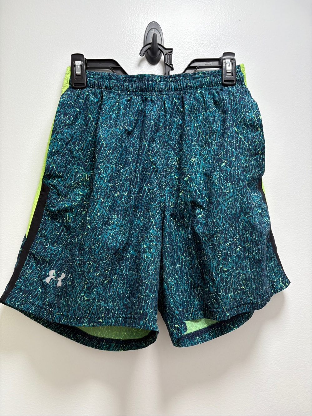 Under Armour Men’s Teal & Lime Athletic Shorts - M